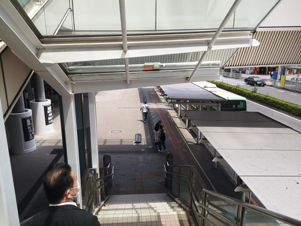 品川駅港南口（東口）から階段の様子３：東京出入国管理庁（東京入管）への行き方（写真付き）